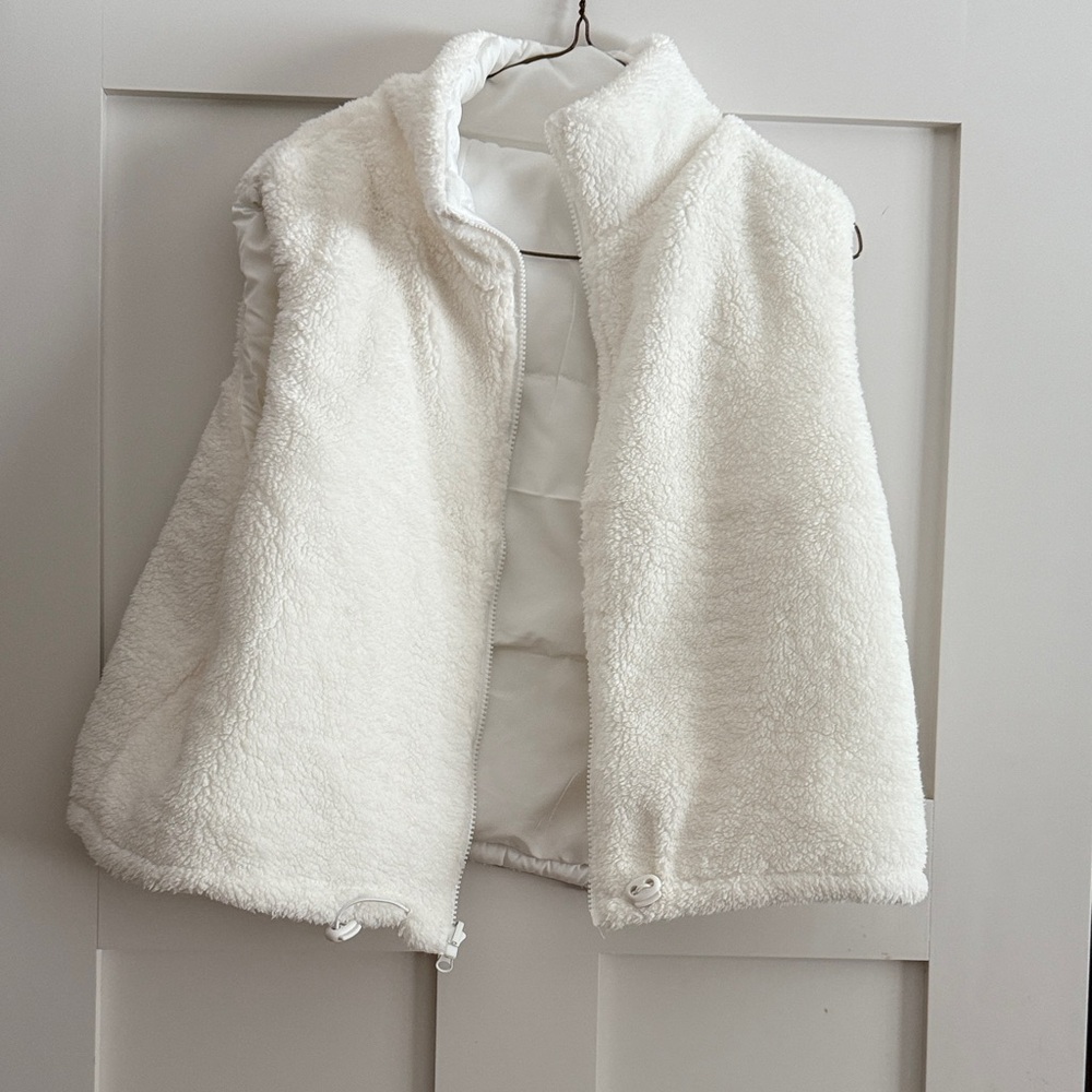 Cozy White Women’s Puffer/fleece reversible cropped Vest
